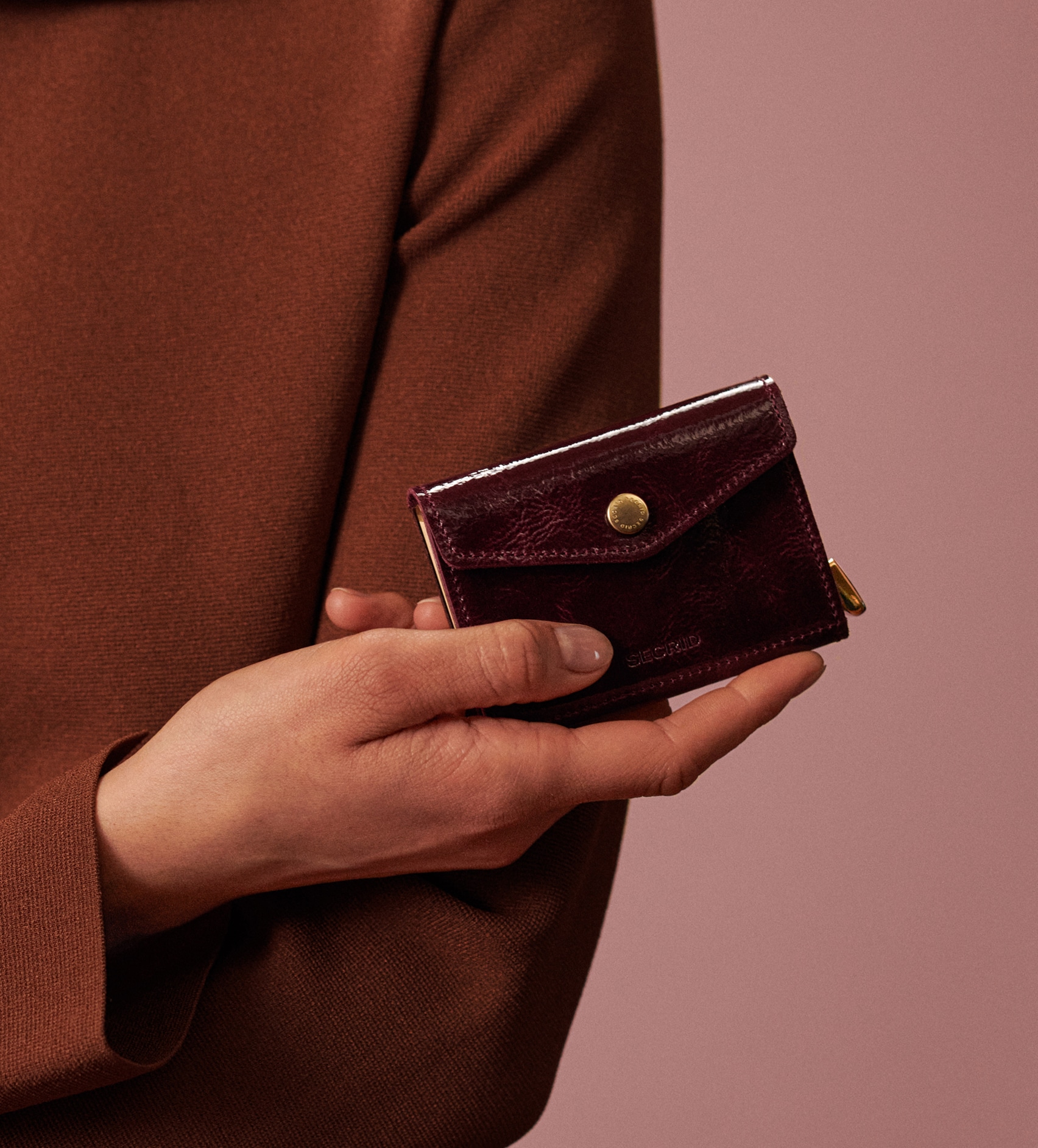 woman holding envelope secrid wallet