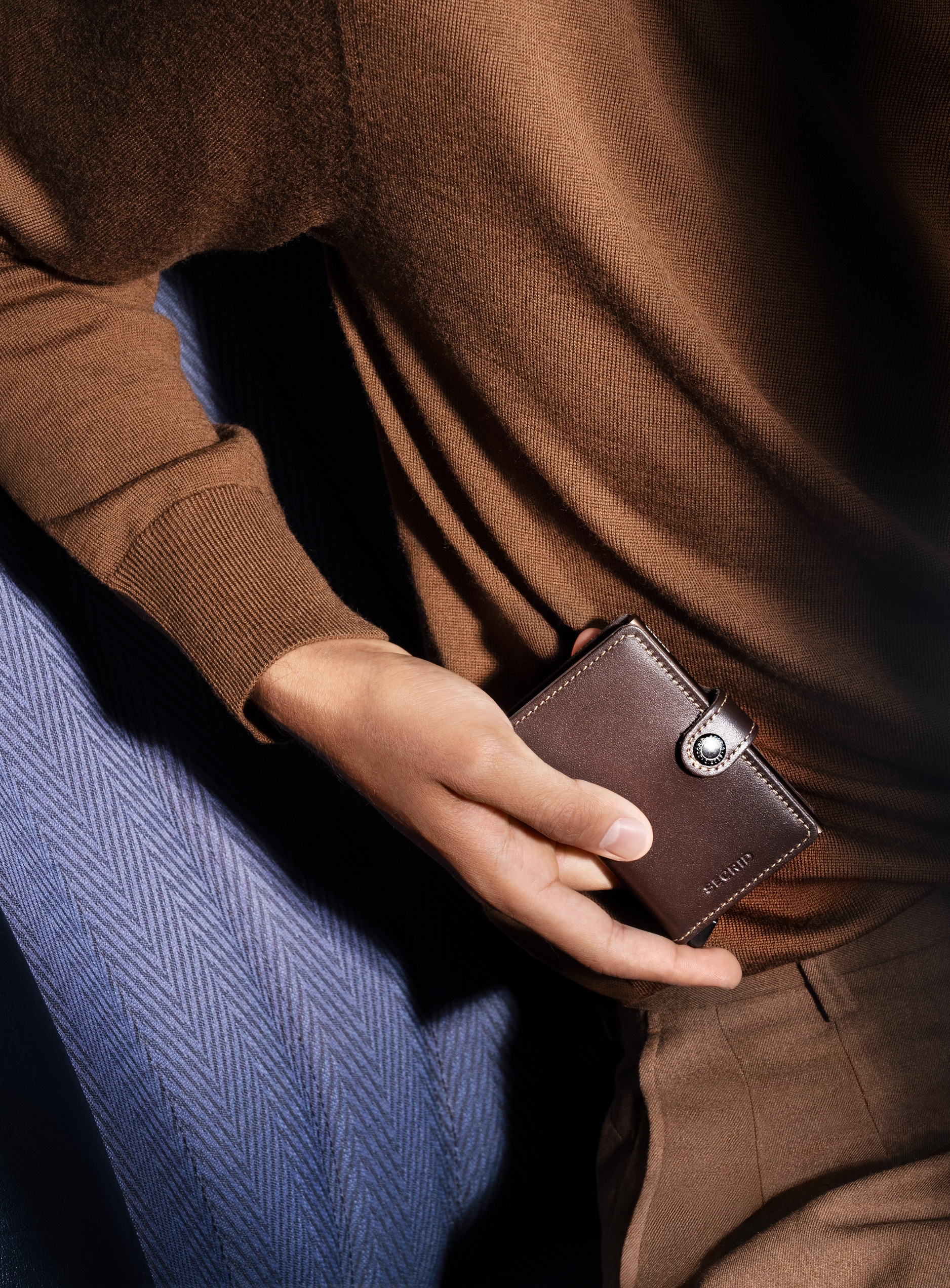 Real life image of the miniwallet-original-chocolate wallet