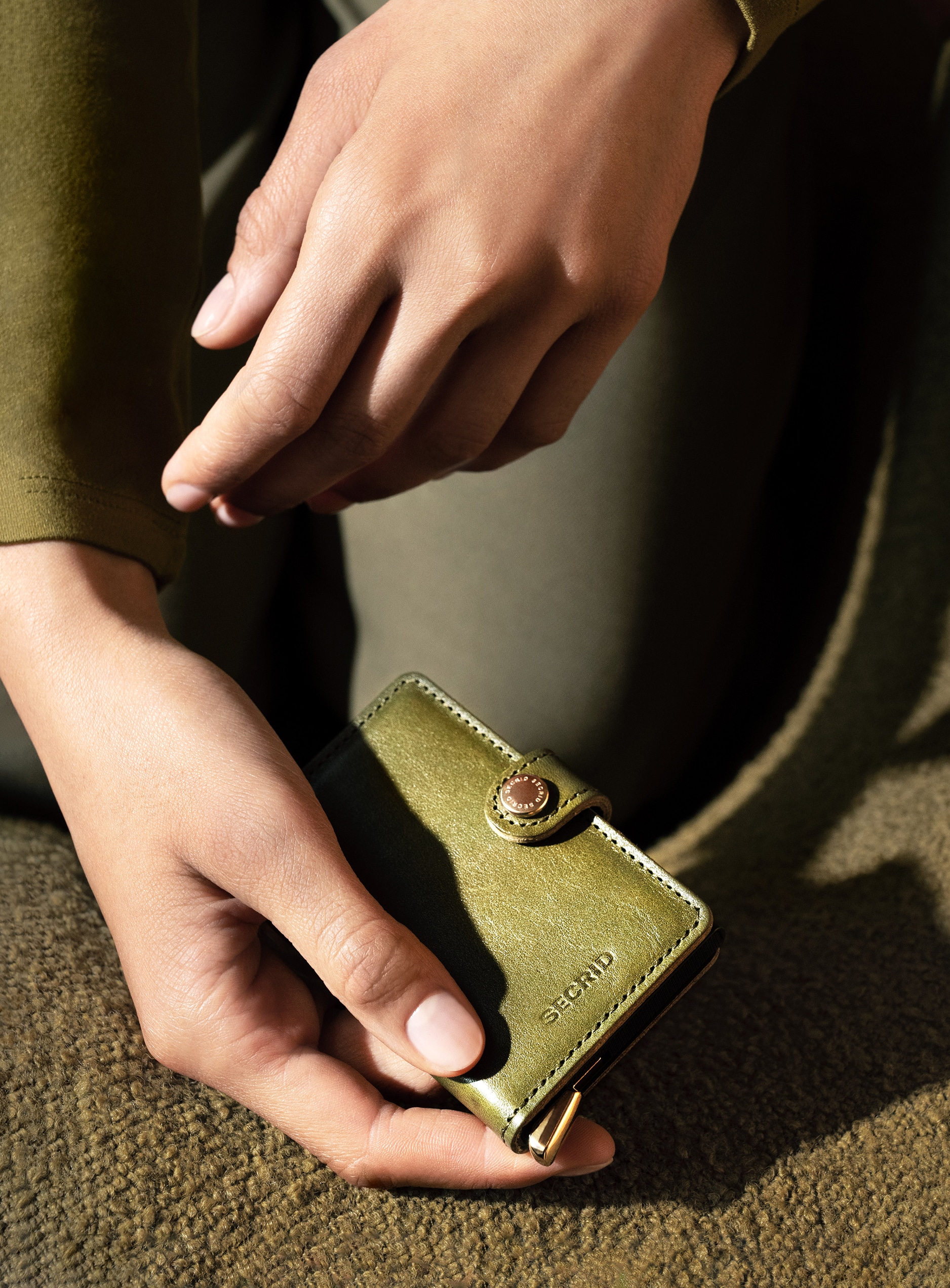 Real life image of the premium-miniwallet-basco-olive-- wallet