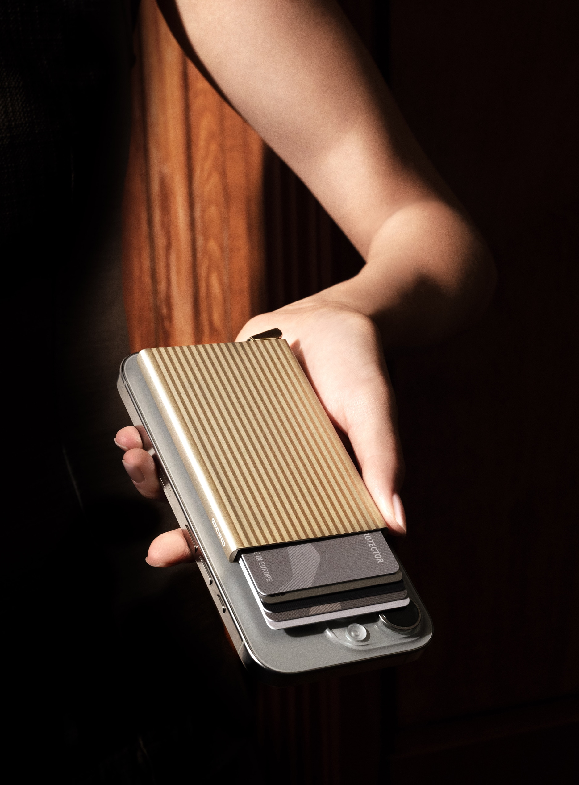 Real life image of the cardprotector-fluted-for-magsafe-cashmere-- wallet