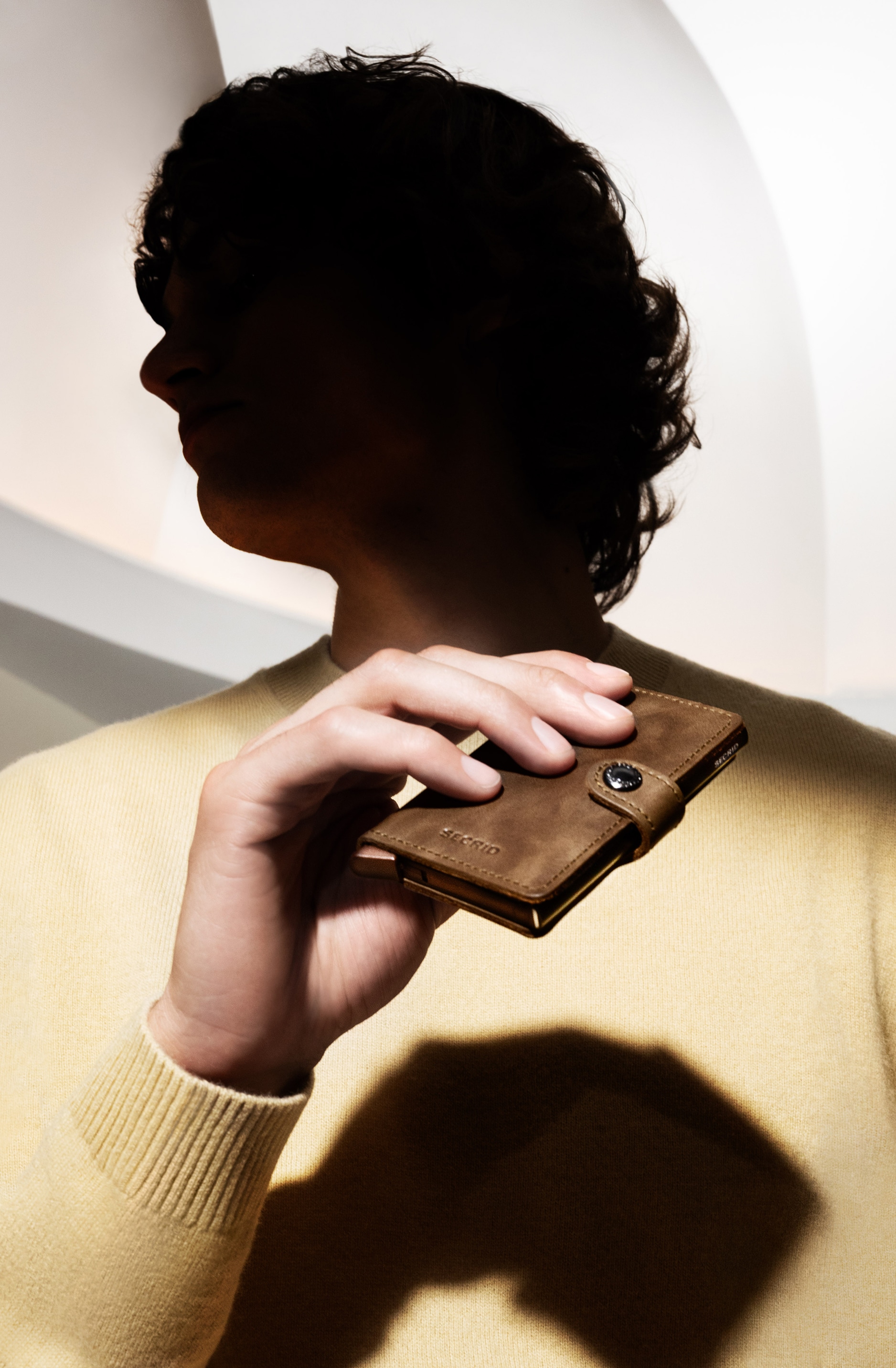 Real life image of the miniwallet-vintage-oak wallet