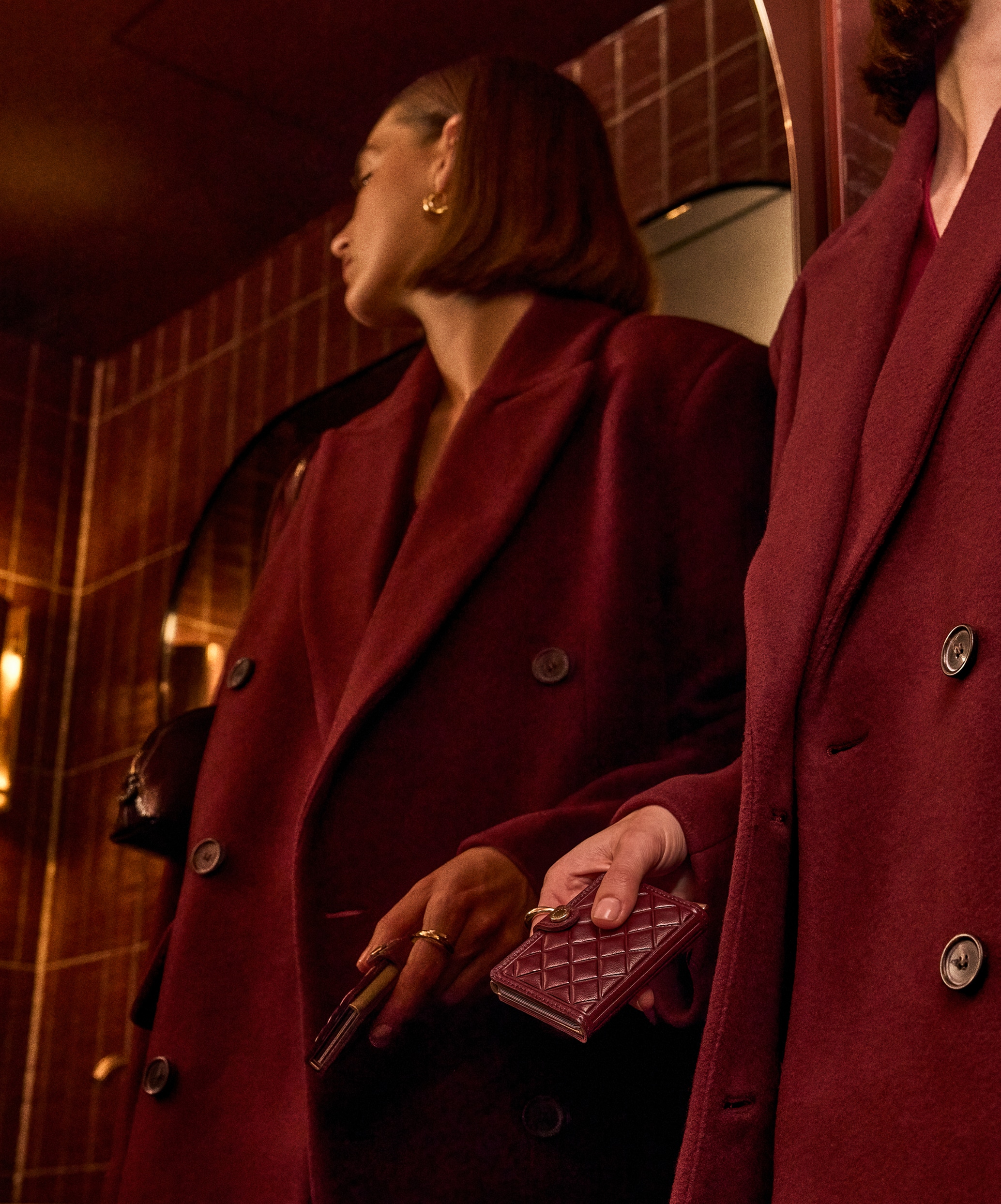 Real life image of the premium-miniwallet-emboss-diamond-bordeaux-- wallet