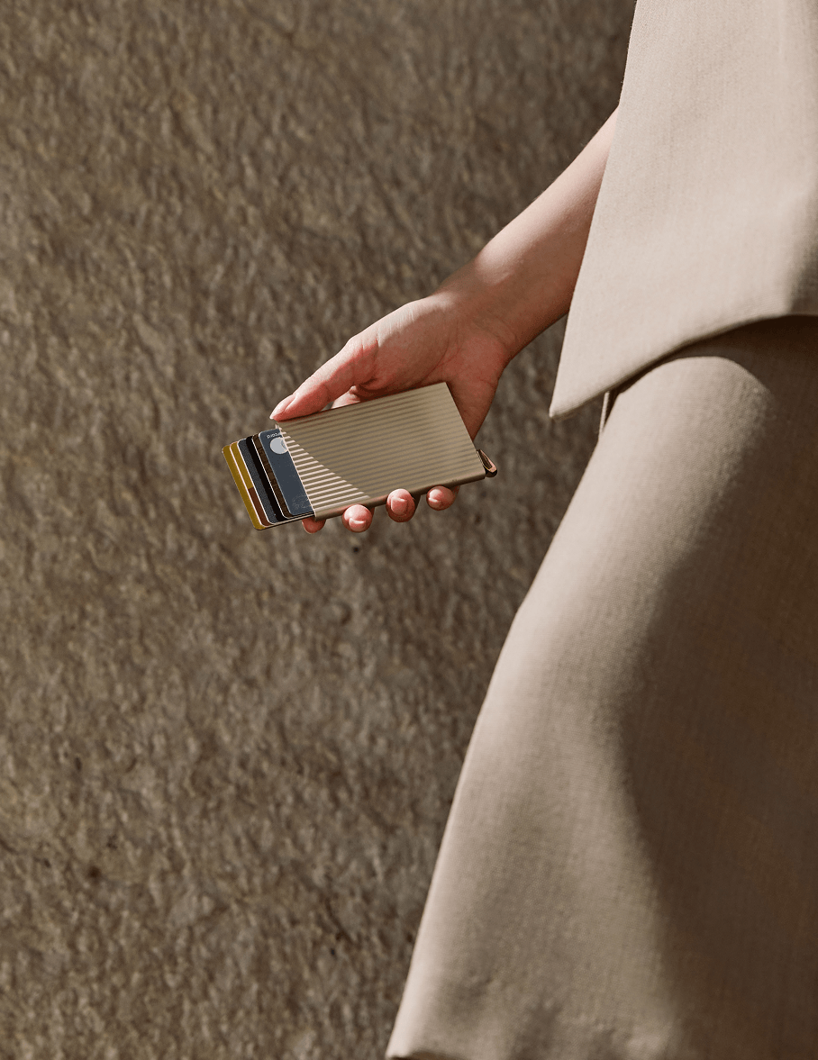 Premium+ Cardprotector with ribbed design in cashmere