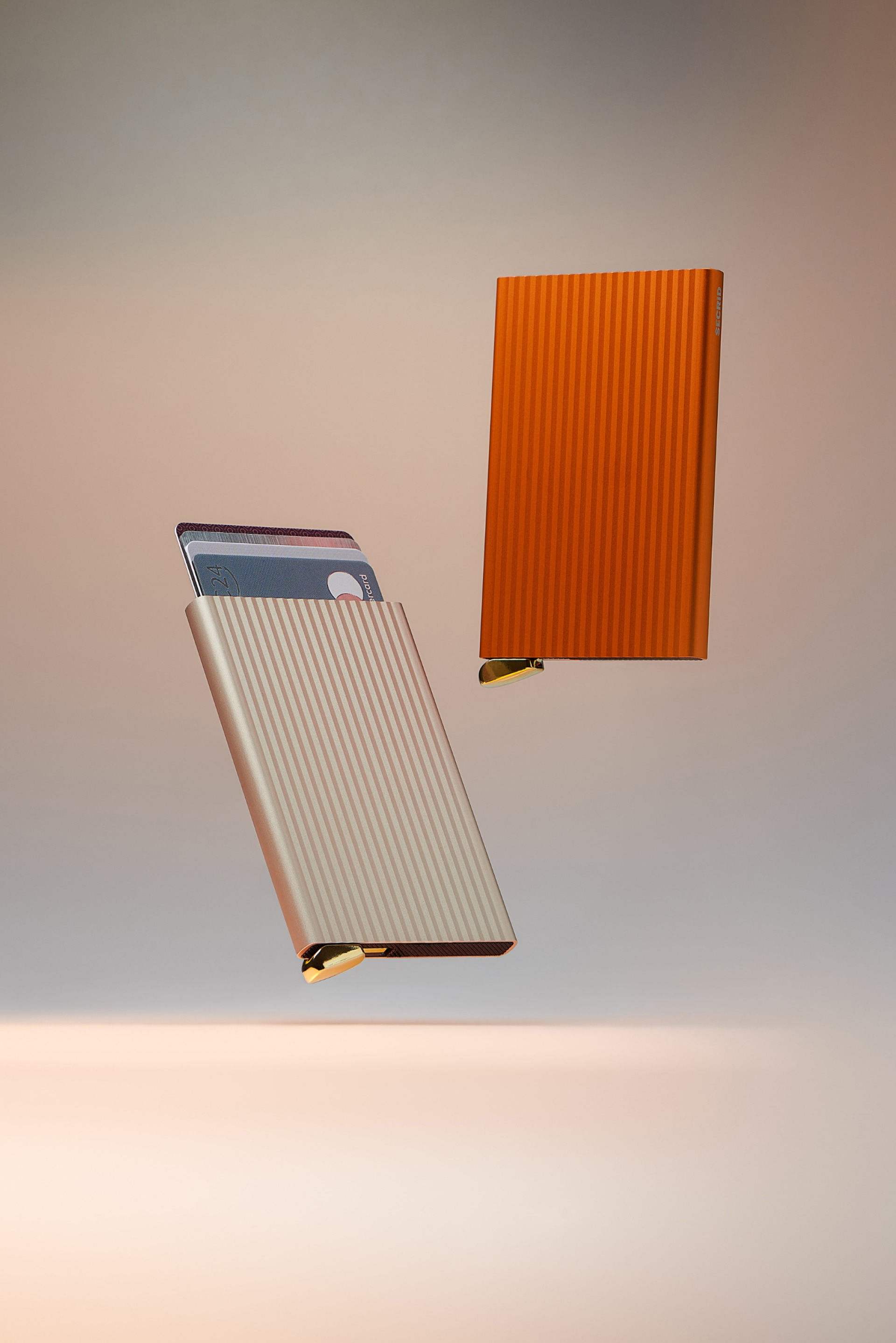 Secrid Cardprotector fluted Orange and Cashmere floating